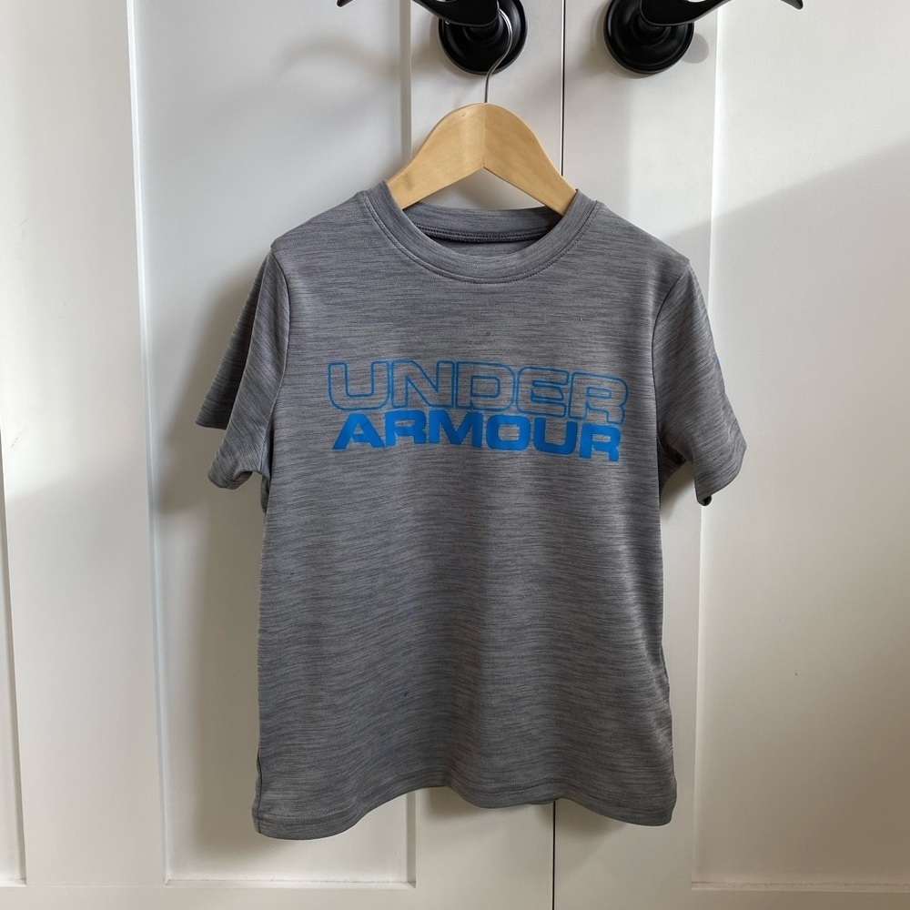 6/7y (Youth XS) Under Armour Heatgear Shirt
